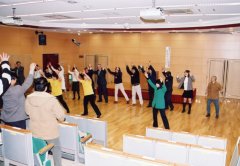 「さぁ、ここにいる皆さんもご一緒に!」全員揃ってパフォーマンス!
