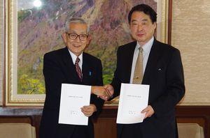 寄附講座に係る協定書調印式(H20年12月4日)