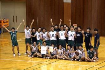 男子バレーボール部が全日本選手権大会四国ブロックで優勝しファイナルラウンドへの出場権を手にしました 愛媛大学