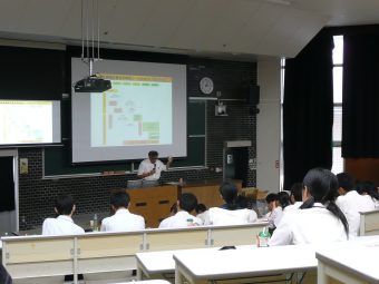 菅原卓也教授による健康機能栄養科学特別コースの説明