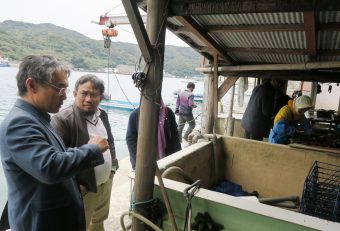 At a Pearl Cultivation Site in Ainan-cho