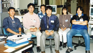 写真1:スプリング8開設時の愛媛大チーム(1997年10月)