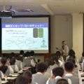 附属高校生に説明する大橋学長