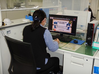 視聴する参加者の様子