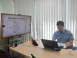 講演をする戸田消防士長
