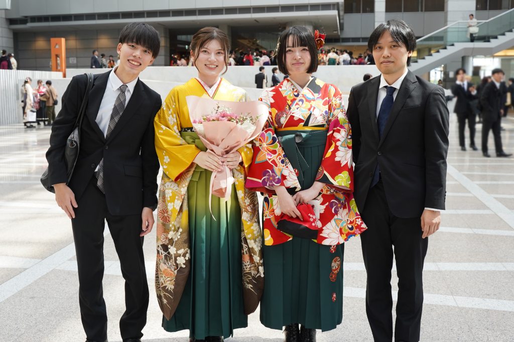 卒業生の記念写真