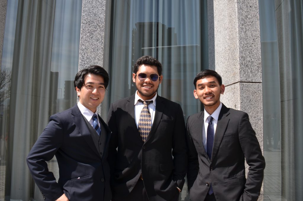 卒業生の記念写真