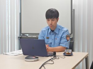 講演をする井手消防副士長