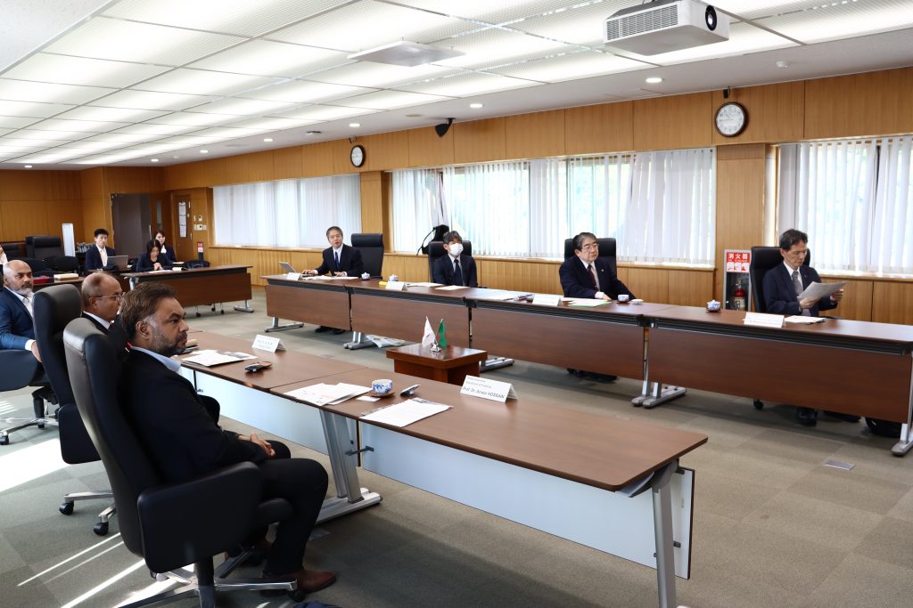 表敬訪問における意見交換の様子